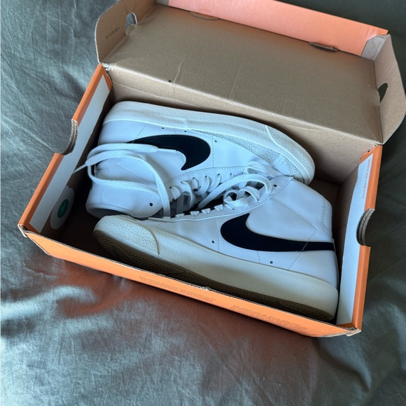 Nike Blazer Mid ’77 Women’s 8 White Black sneakers Worn Once Classic High Tops - Picture 5 of 8